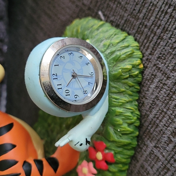 Tigger And Snail Clock - Picture 6 of 11